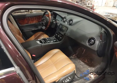 2016 Jaguar Xj R-Sport z USA, uszkodzony, nr VIN SAJWJ1CD1G8V99080